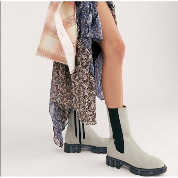 Free People | Women’s Brooks Lug Sole Chelsea Boots Suede Cream & Black Platform - Picture 1 of 13